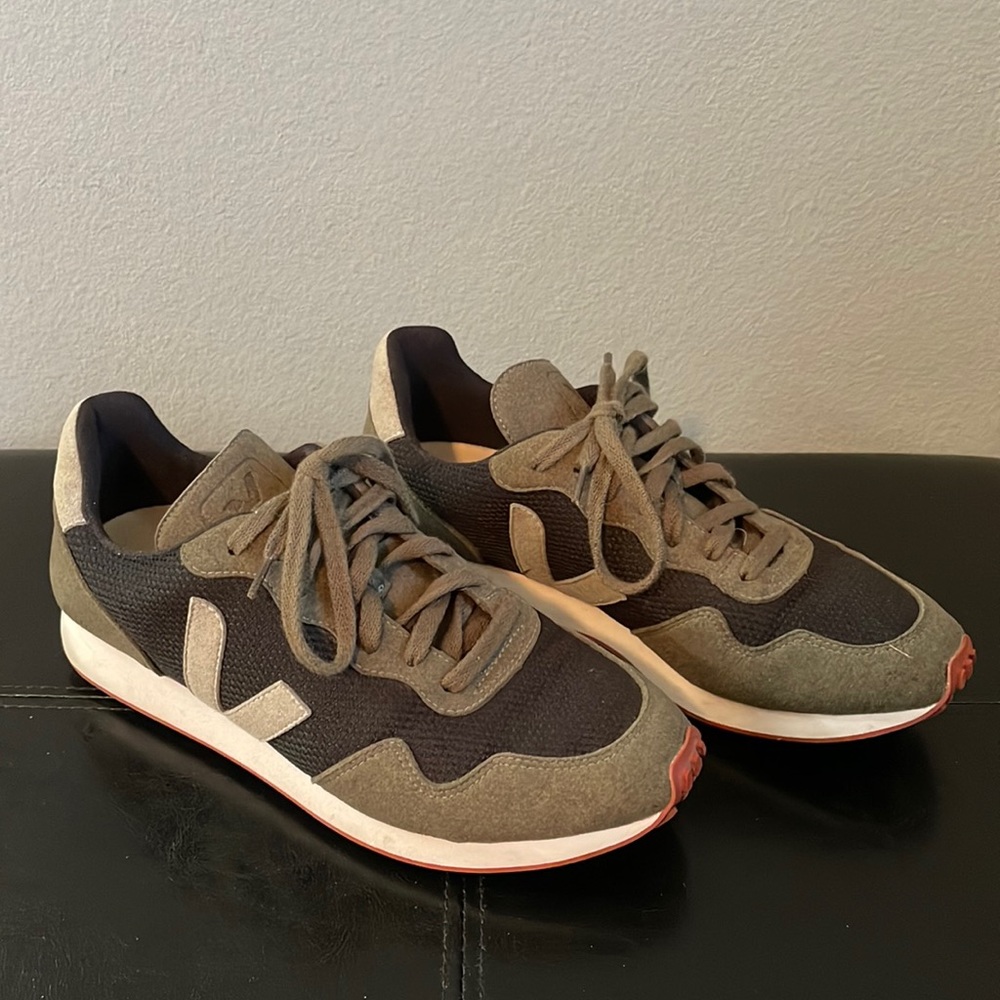 Size 9 Men’s Veja SDU Sneaker Olive Black